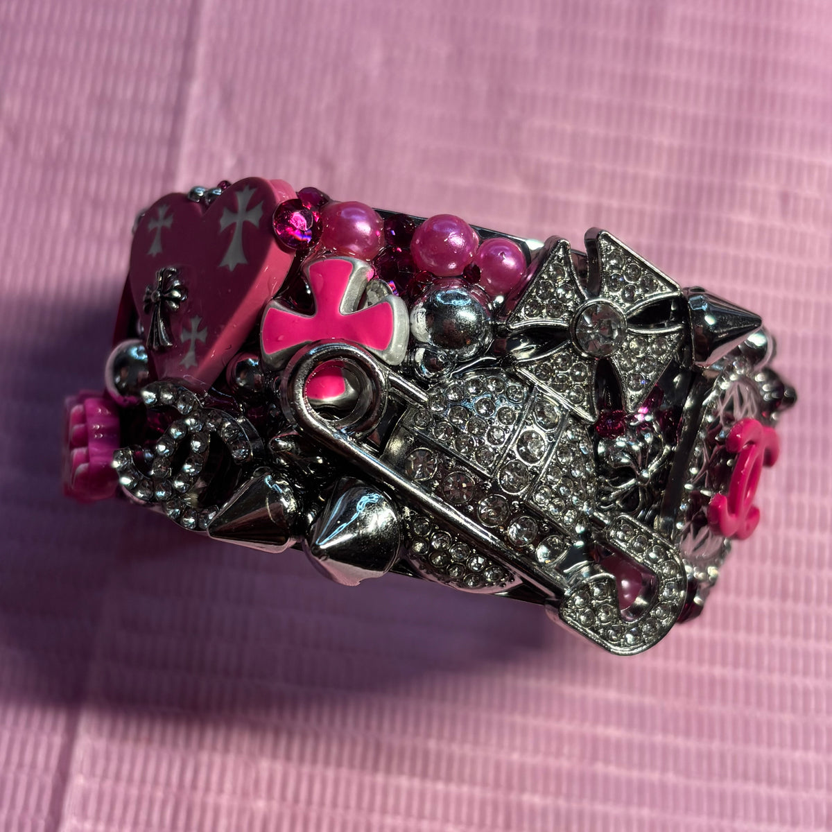 pretty excess junk cuff 💗💋
